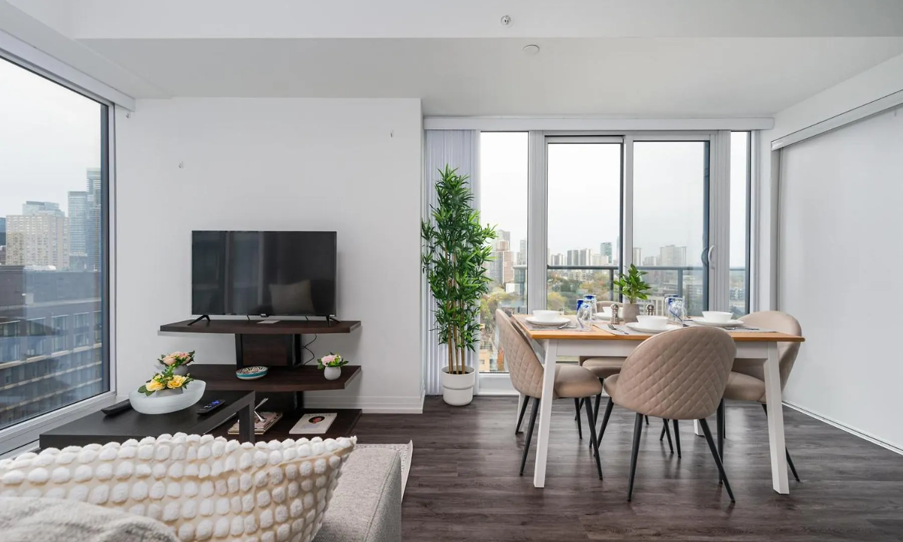 Jarvis Apartment 2*, Toronto Canada