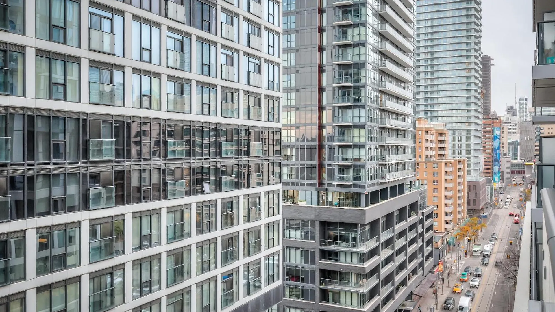 Jarvis Apartment Hotel Toronto