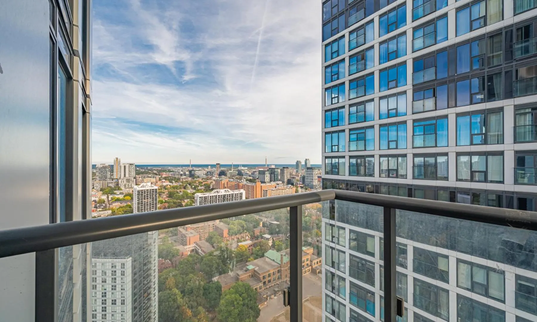 Jarvis Apartment Hotel Toronto
